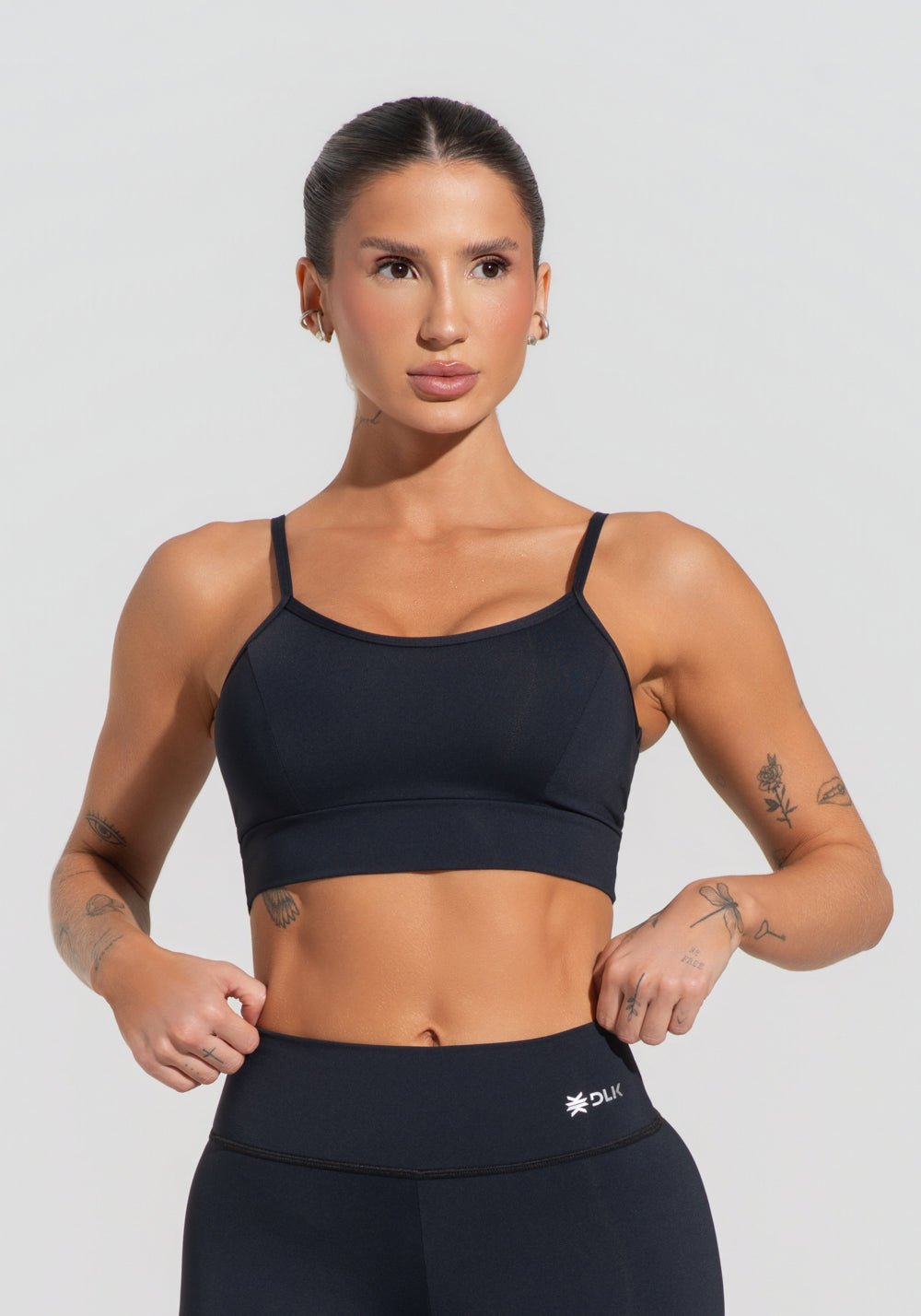 Top Fitness Feminino Com Recortes Preto Básico Dlk