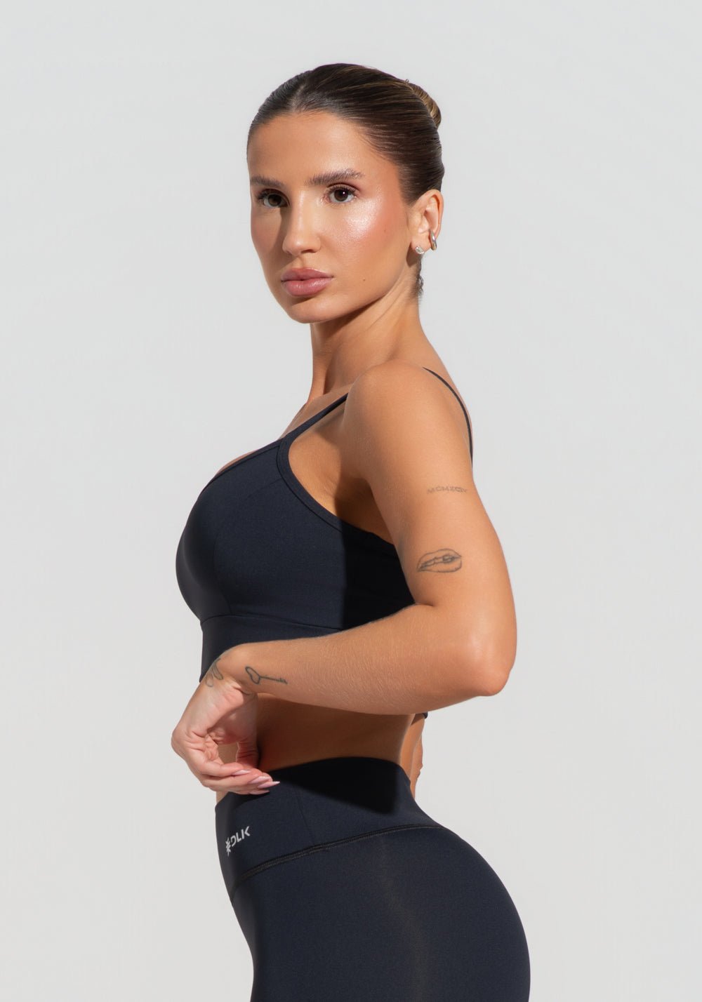 Top Fitness Feminino Com Recortes Preto Básico Dlk - Imagen 3