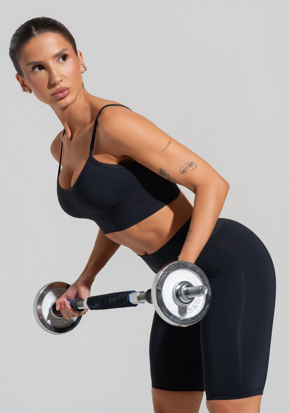 Top Fitness Feminino Com Recortes Preto Básico Dlk - Imagen 4