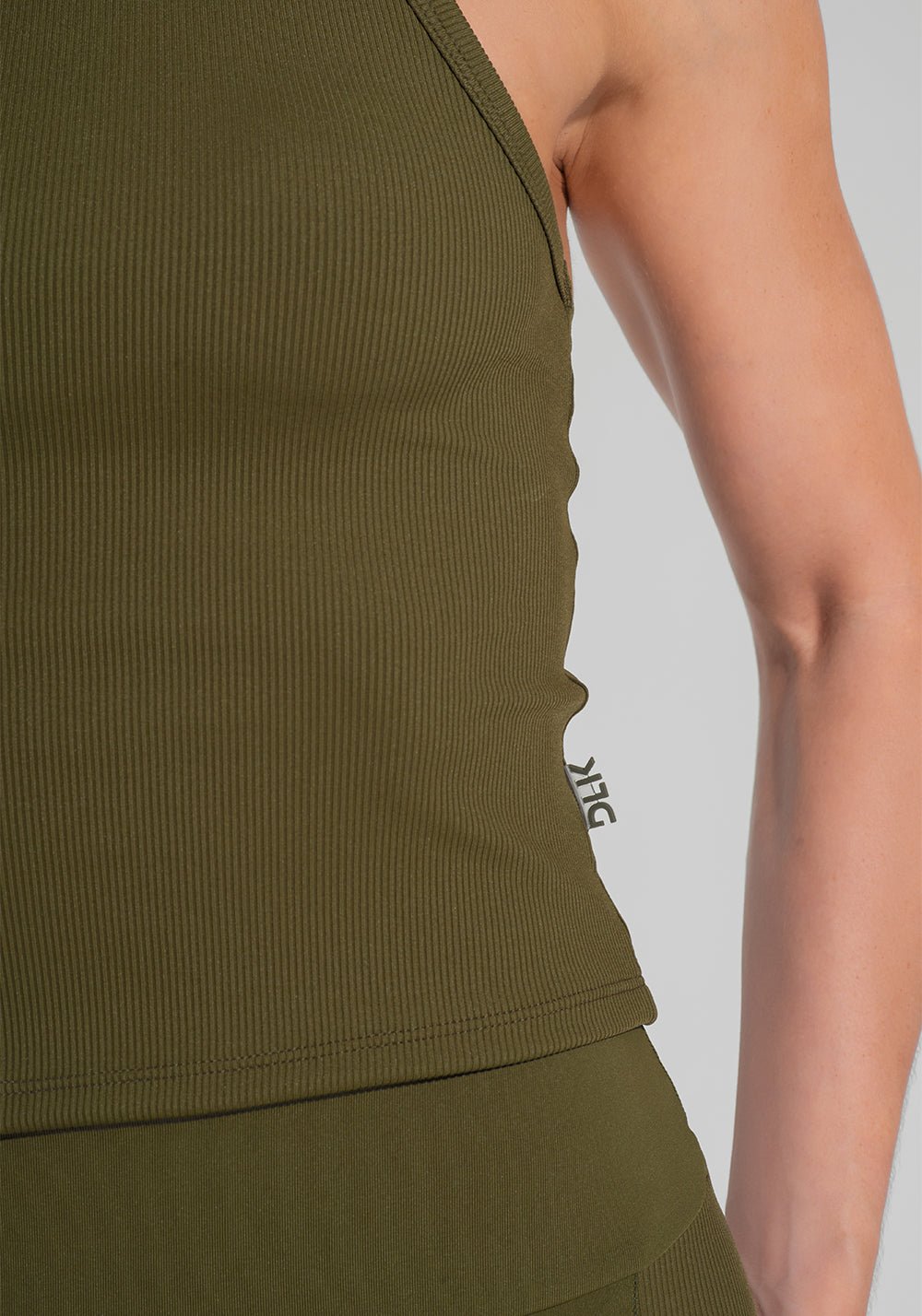 Camiseta para mujer Swimmer Ribbed Motion Lines Dlk verde oliva - Imagen 4