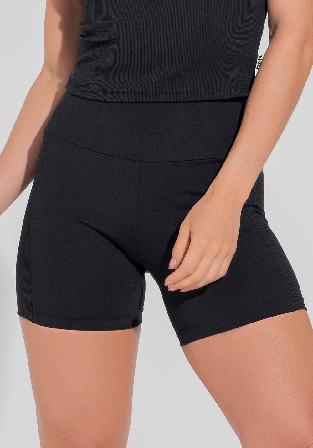 Short Fitness Feminino Com Lateral Canelada Motion Lines Dlk Preto - Imagen 3